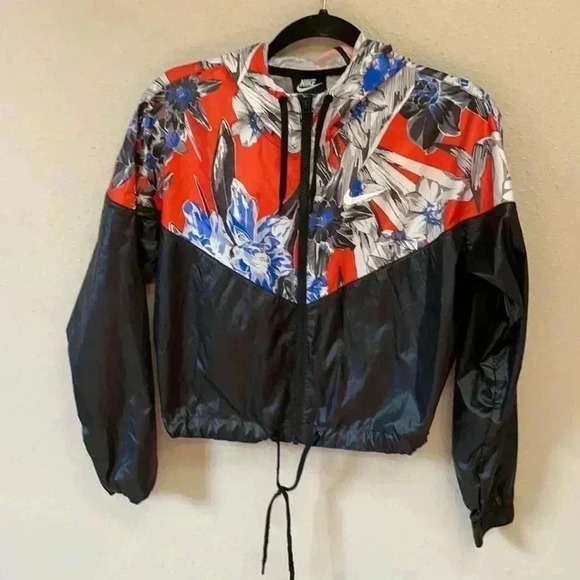 NIKE Women’s Hooded Wind Breaker Jacket - Picture 9 of 9